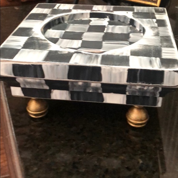 Beautiful Candle holder stand - Picture 2 of 3